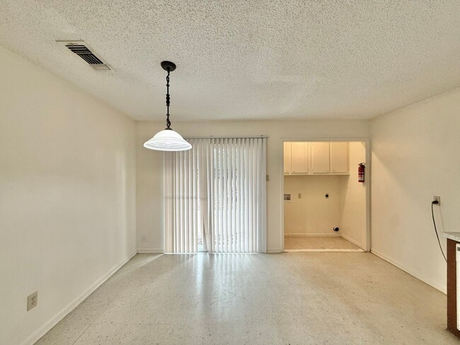 Building Photo - Available! 2 Bedroom 1 Bath Close to Everything! Longview, TX!