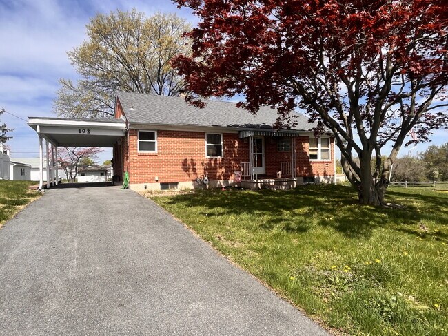 Foto del edificio - Charming Brick Rancher for Rent
