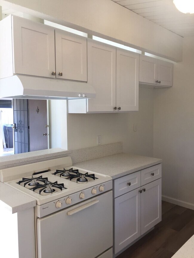 Foto del edificio - 2544 Elden Ave