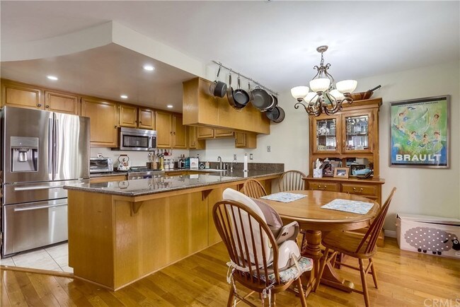 Building Photo - 920 W Hamilton Ave