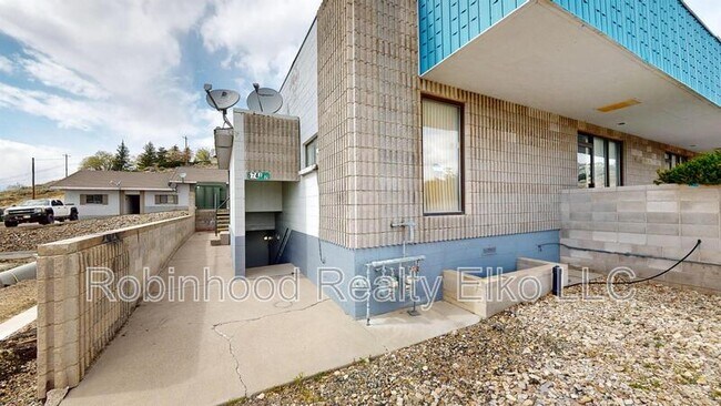 Foto del edificio - 674 N Cedar St