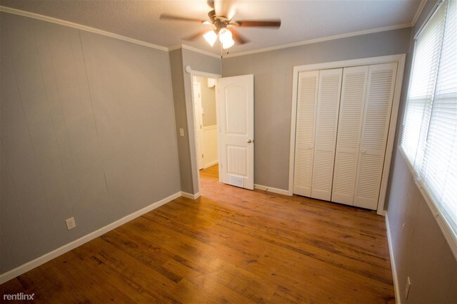 Building Photo - 308 W Maple St