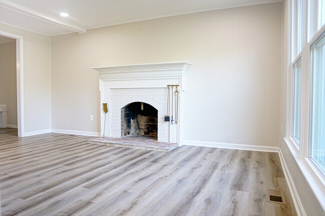 Building Photo - 12701 Carlsbad Ct