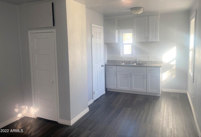 Building Photo - 9028 N 11th St