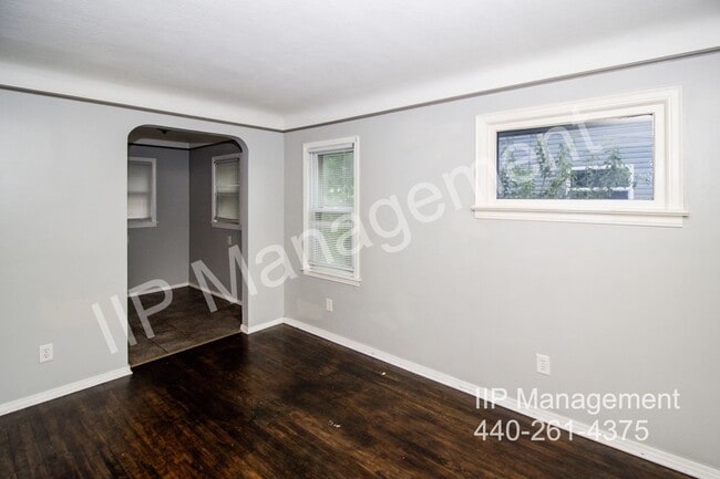 Building Photo - 1357 E 289th St