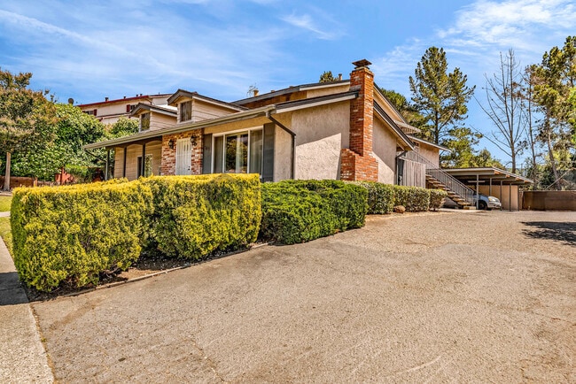 Building Photo - 709 Pope Dr