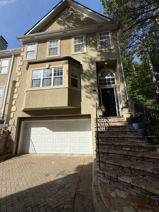 Primary Photo - 2456 Brookhaven Heights Ct NE