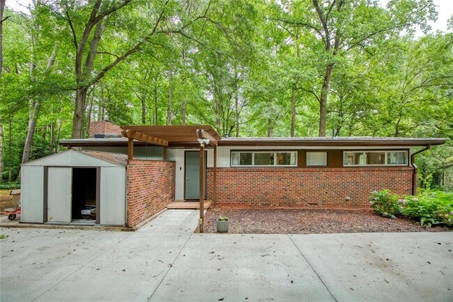 Building Photo - 2700 Brook Park Way