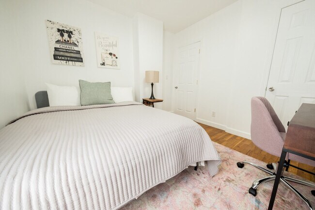 Foto del edificio - 302 E 104th St
