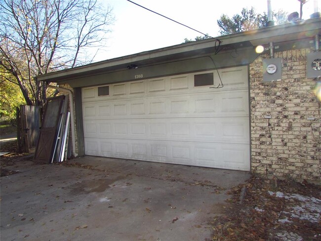 Building Photo - 1203 Willow Wood Ct