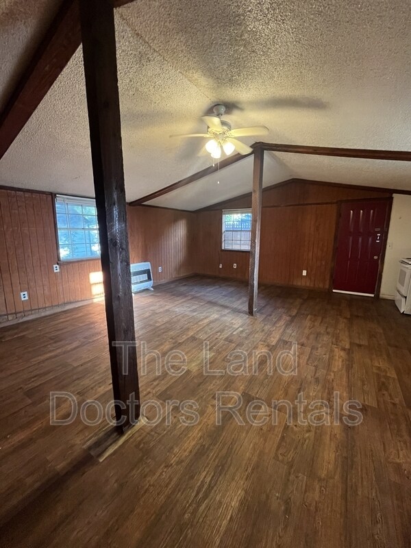 Building Photo - 215 1/2 W 15th St