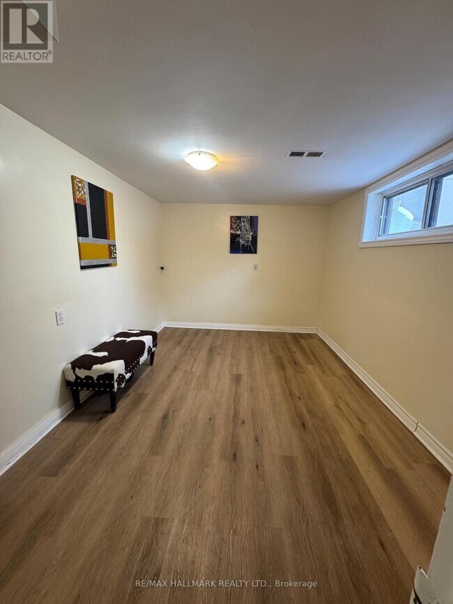 Building Photo - 207 Lawrence Ave