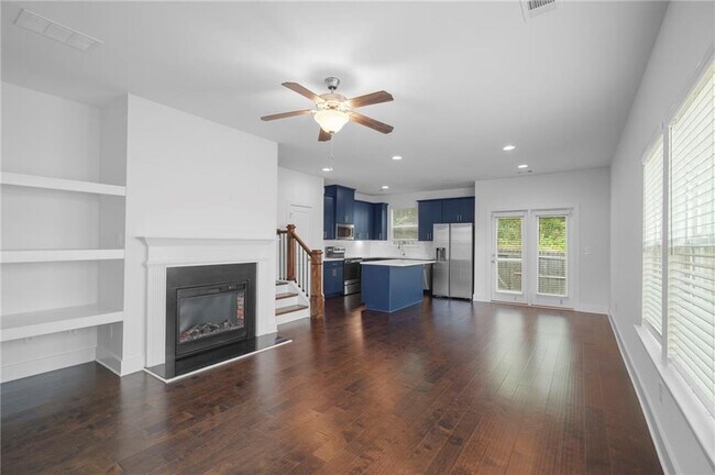 Building Photo - 1815 Edgehill Dr
