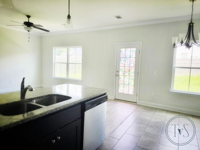 Foto del edificio - 532 Fairview Cir