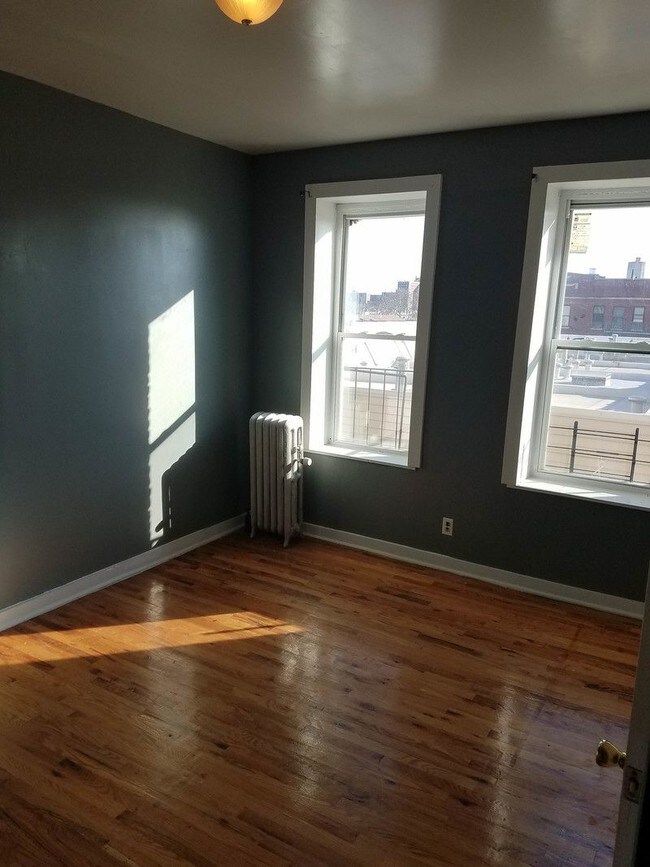 Building Photo - 351 Legion St