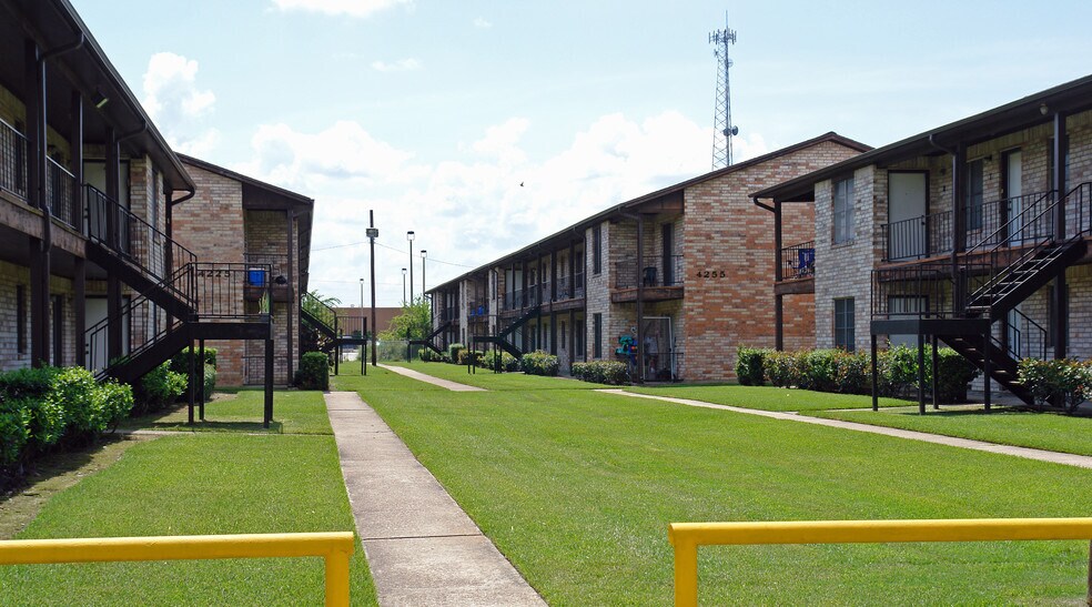 Foto principal - 4235 Crow Rd