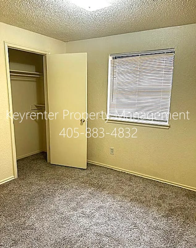 Building Photo - 5316 S Briarwood Dr