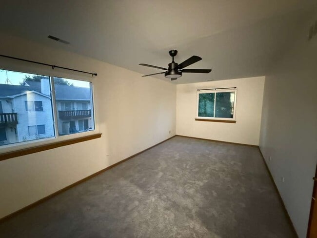 Foto del edificio - 320 Newport Ln