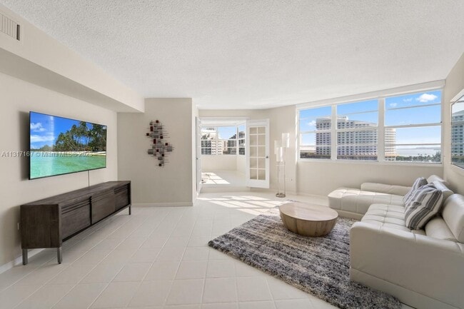 Building Photo - 801 Brickell Bay Dr