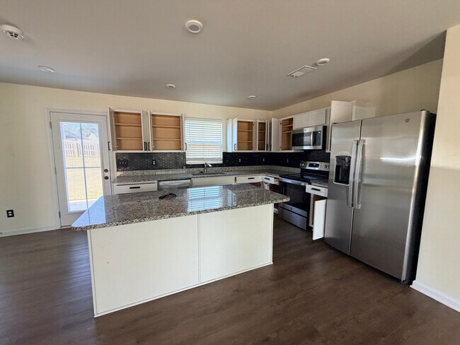 Foto del edificio - 3012 Blue Brook Ln