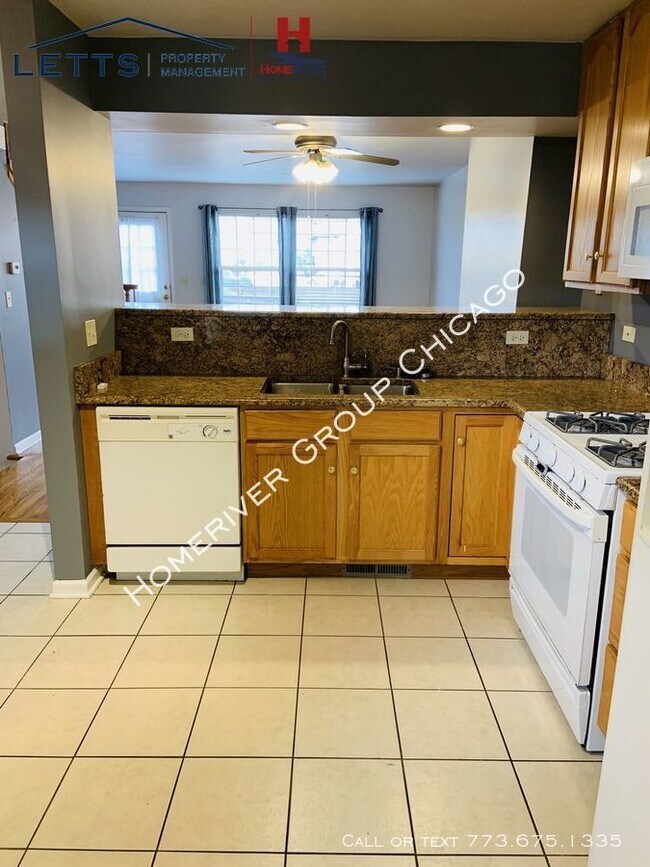 Foto del edificio - 209 E Lake St