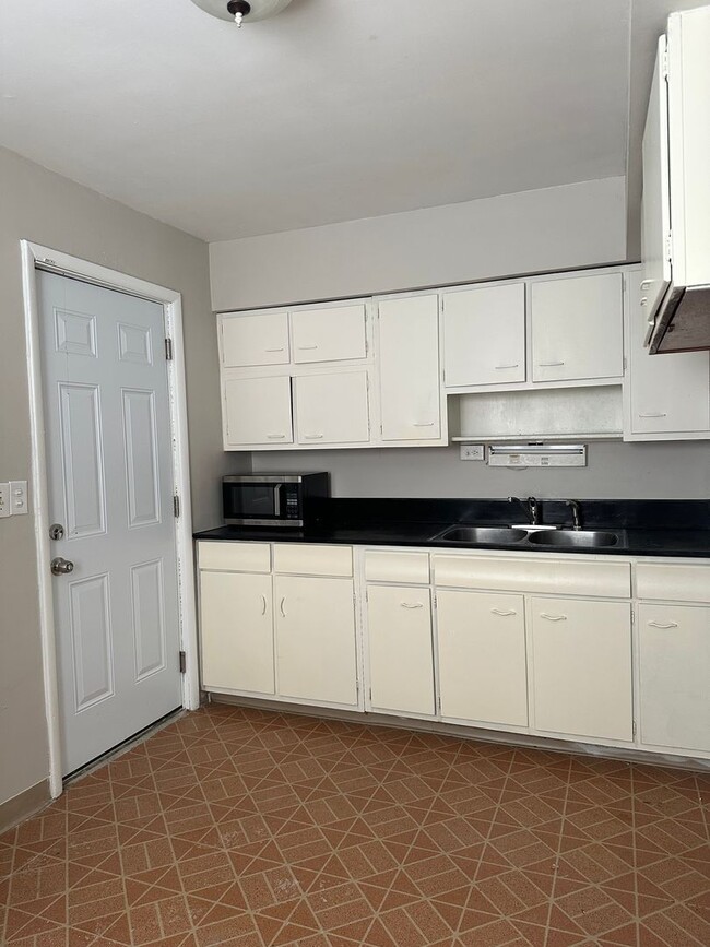 Foto del edificio - HOME for RENT in North Linden Columbus/Web...