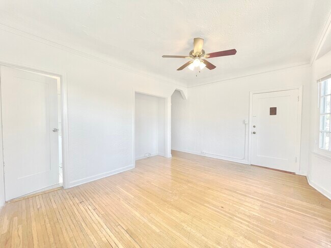 Building Photo - 1301 N Stanley Ave
