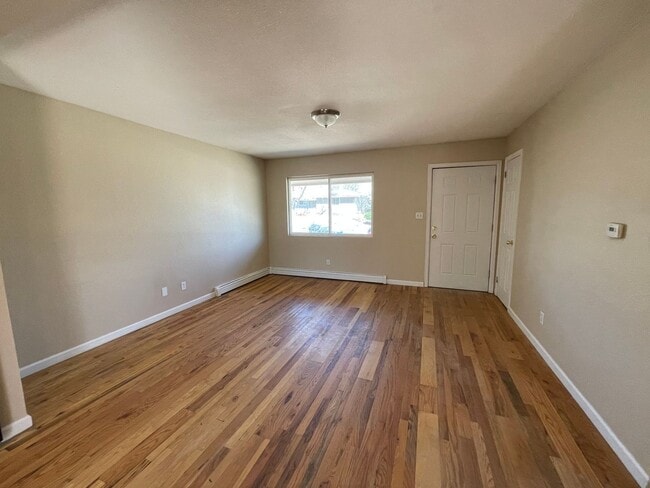 Building Photo - 616 Zion Dr