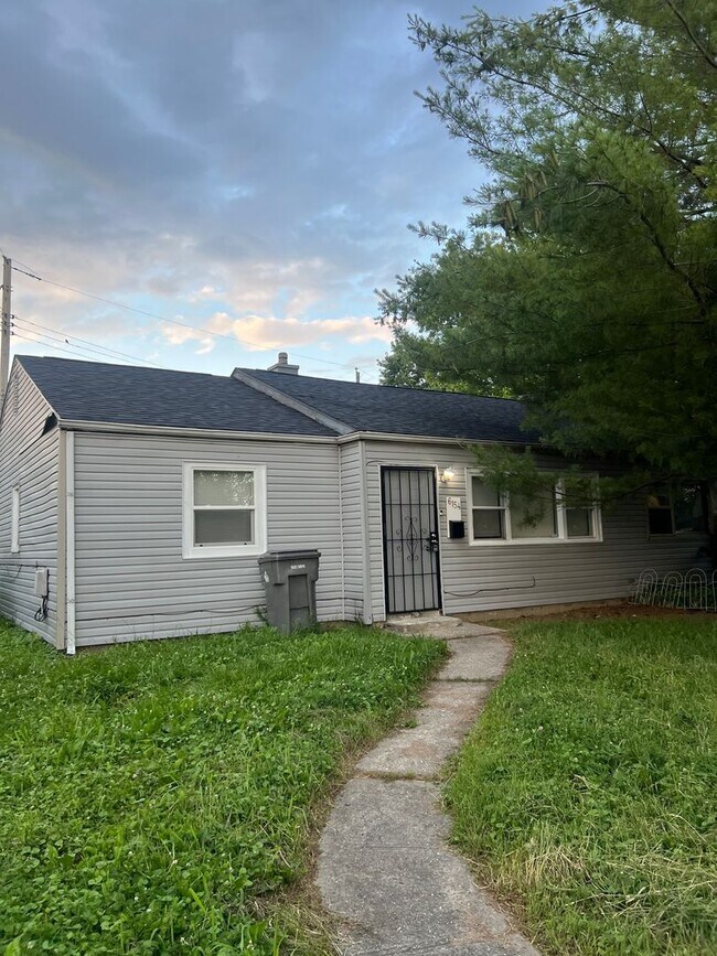 Foto del edificio - 6154 Commodore Dr