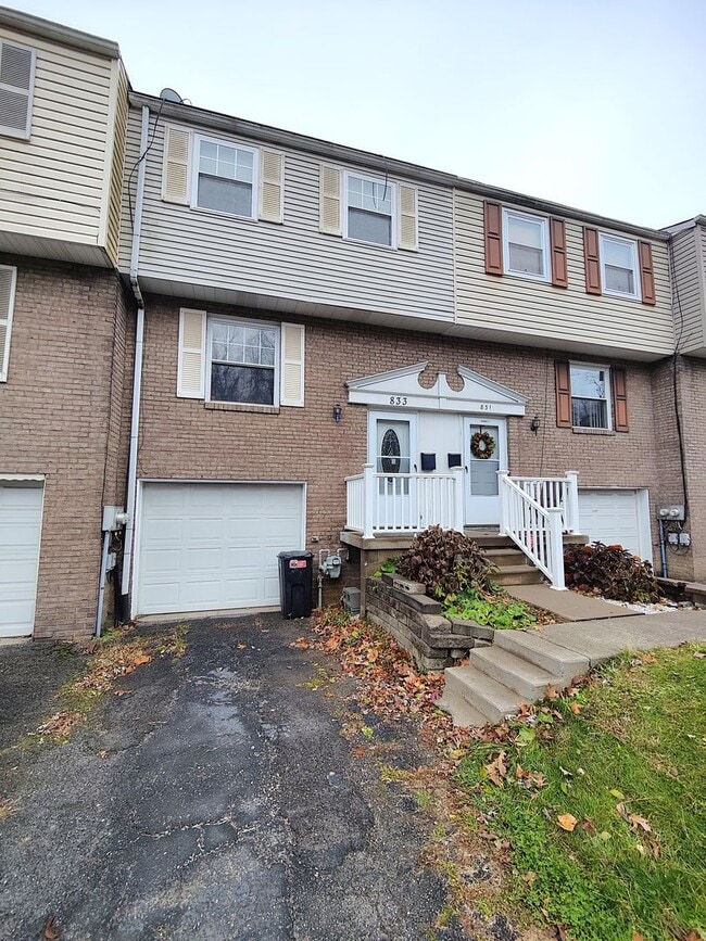 *Well-Maintained 3BD/1.5BA Townhouse Available in West Mifflin* - *Well-Maintained 3BD/1.5BA Townhouse Available in West Mifflin*