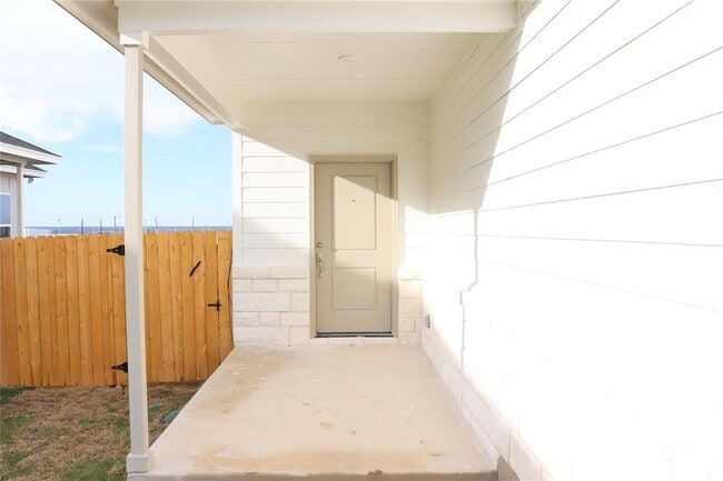 Building Photo - 515 Whirlaway Dr