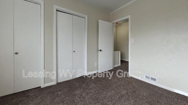 Foto del edificio - 139 Clayton Ave