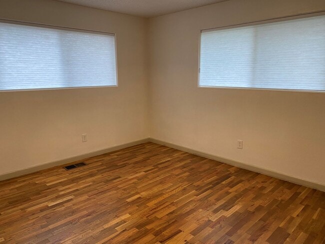 Building Photo - ~Fantastic Three Bedroom Home~