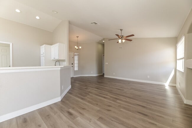 Foto del edificio - 615 King Revere Ct