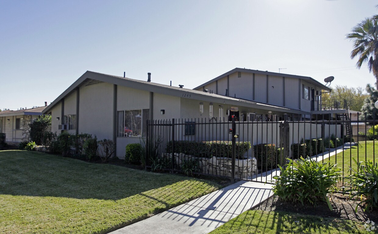 Foto principal - 1245 W 4th St