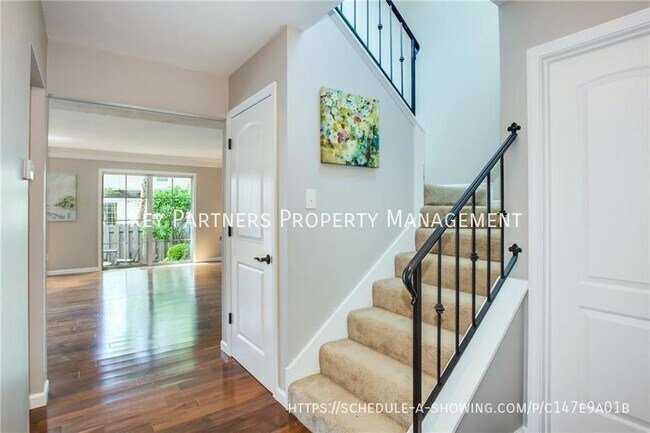 Building Photo - 7621 W 102nd St - Immaculate!