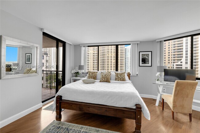 Foto del edificio - 540 Brickell Key Dr