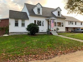 Building Photo - 293 Bear Hill Rd