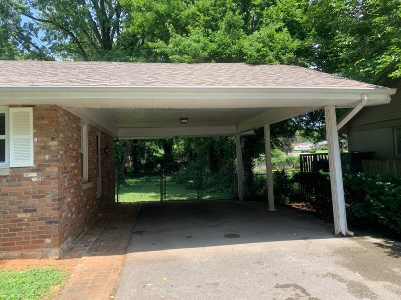 Building Photo - 726 Morehead Way