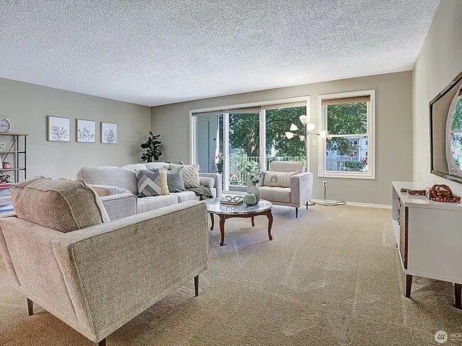 Sala de estar - 13283 15th Ave NE