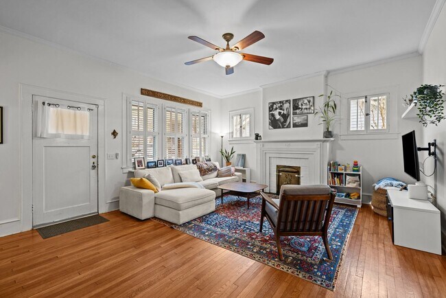 Building Photo - Vintage charm with Updated Amenities - Gor...