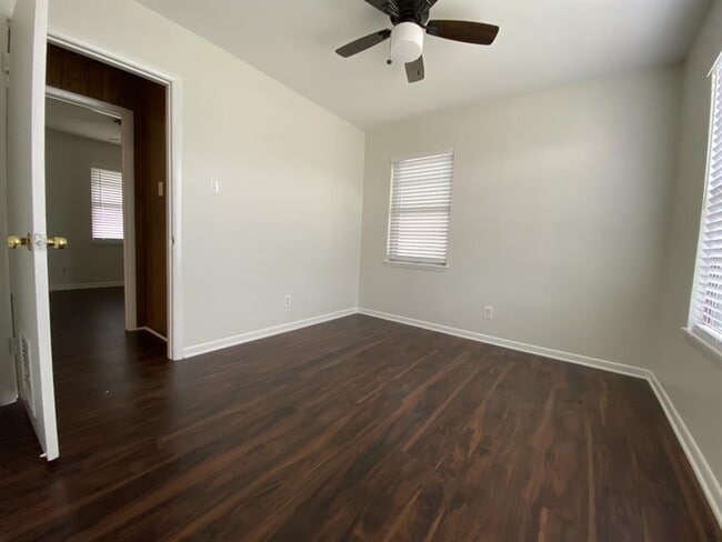 Building Photo - 2411 Montopolis Dr