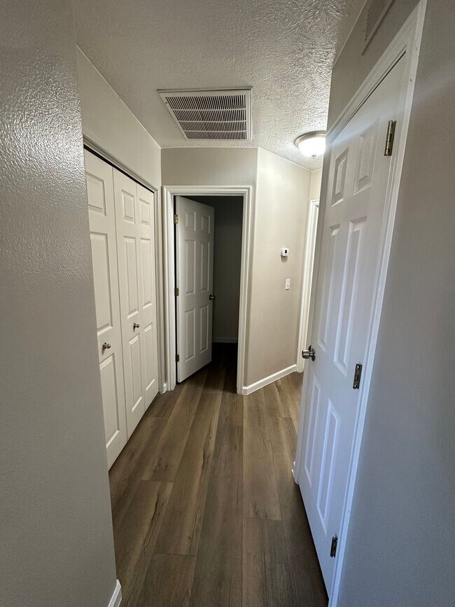 Foto del edificio - HOME FOR RENT