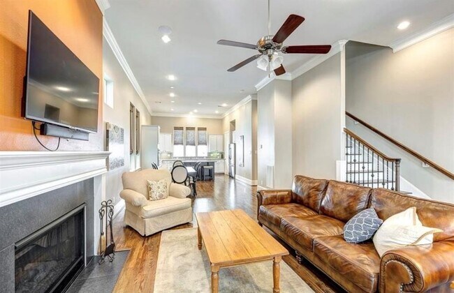 Building Photo - 262 E 28th St