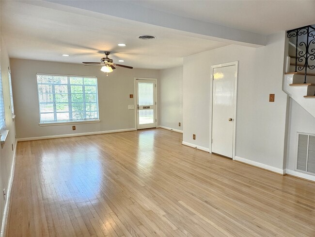 Building Photo - 2049 Sheridan St