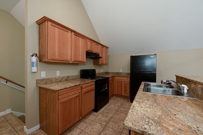 Building Photo - 3616 S Hampton Ct