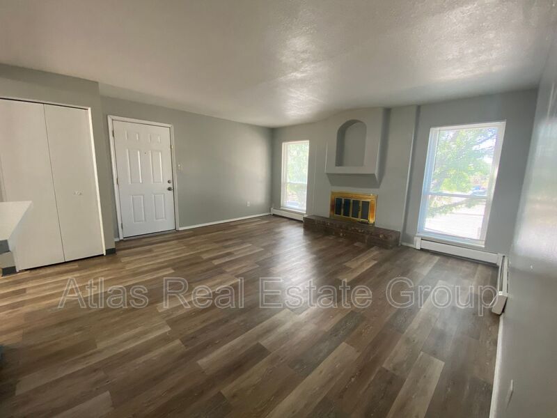 Foto principal - 2840 Montebello Dr W