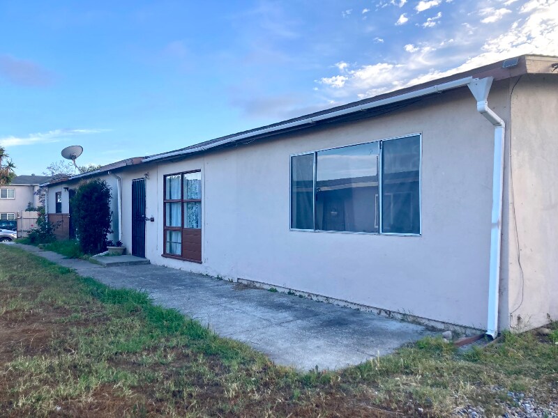 Foto principal - 4460 Clairemont Mesa Blvd