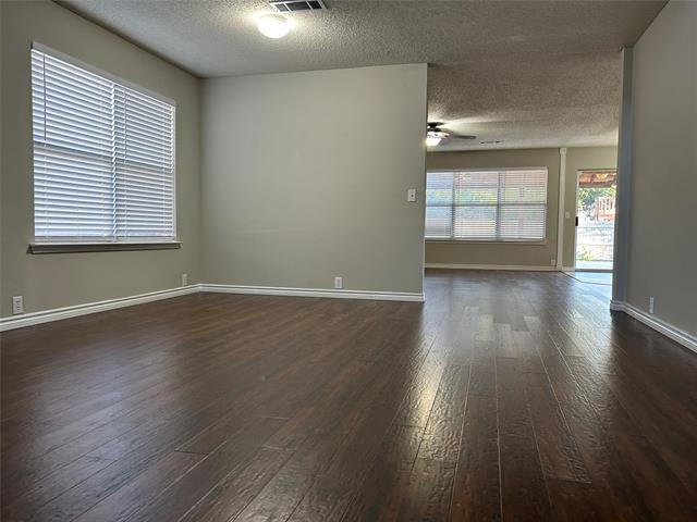 Foto del edificio - 2404 Texoma Dr