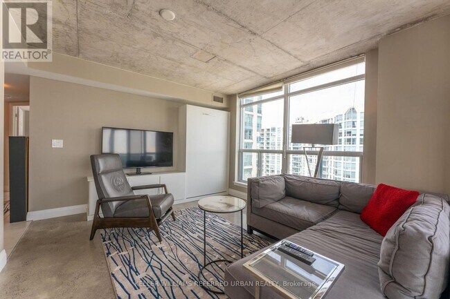 Building Photo - 340 Watson St W